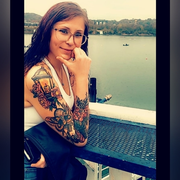 Meet your Posher, Kat 🙃 - Picture 3 of 12